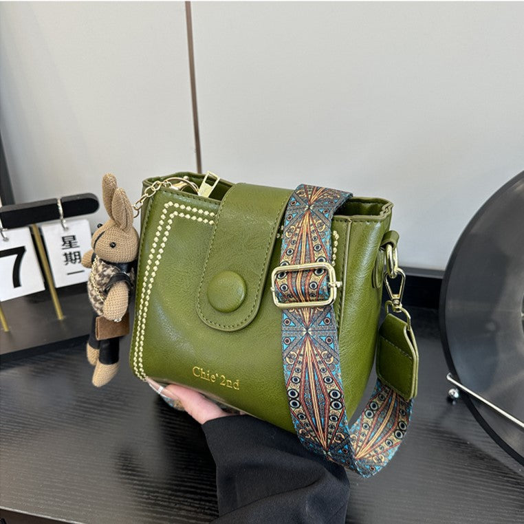 Women's Vintage Bunny Charm Bucket Bag – Convertible Shoulder/Crossbody, Spacious Travel Tote – Stylish Minimalist Leather Purse